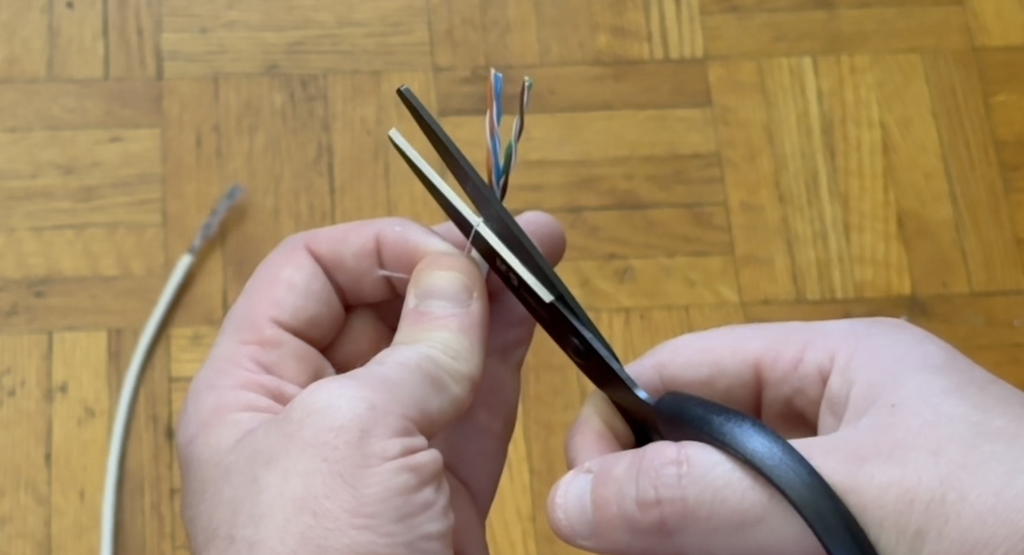 cut the string in the cable